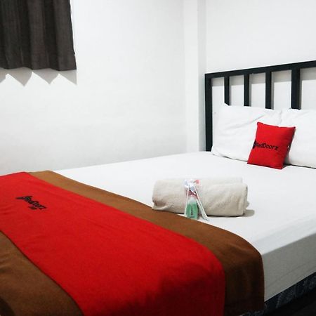 Reddoorz At Jalan Somba Opu Losari Макасар Екстериор снимка