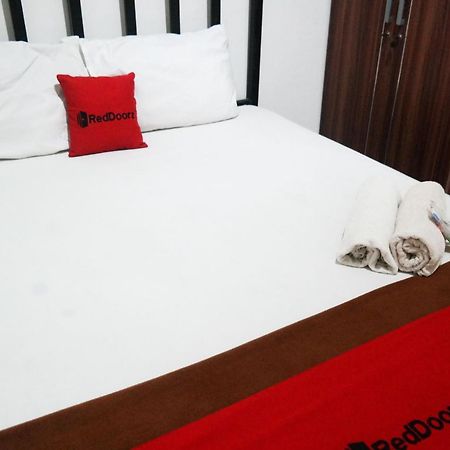 Reddoorz At Jalan Somba Opu Losari Макасар Екстериор снимка