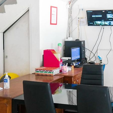 Reddoorz At Jalan Somba Opu Losari Макасар Екстериор снимка