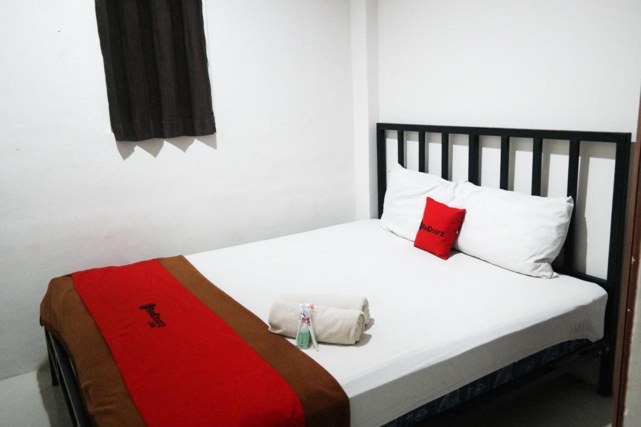 Reddoorz At Jalan Somba Opu Losari Макасар Екстериор снимка