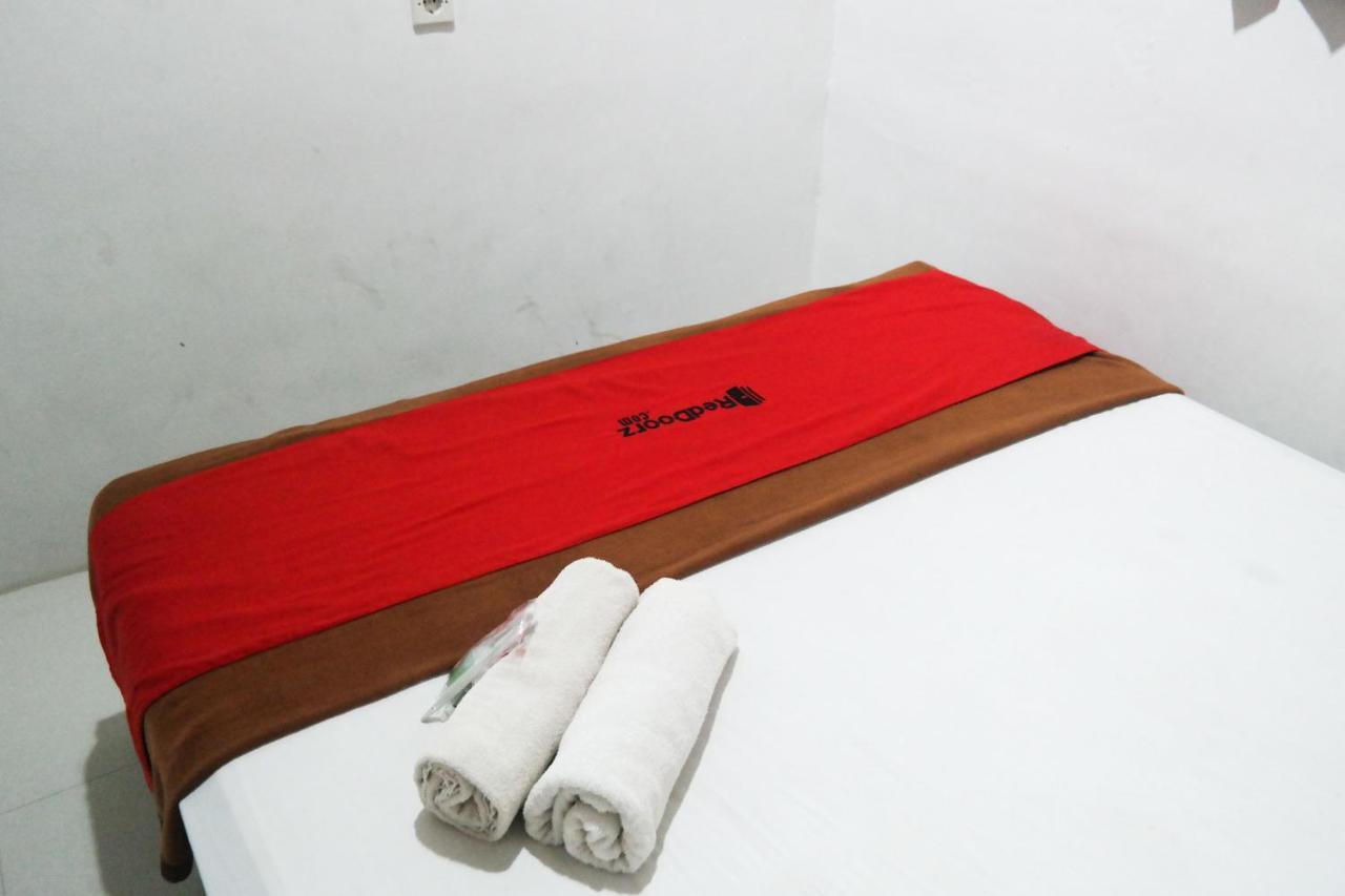 Reddoorz At Jalan Somba Opu Losari Макасар Екстериор снимка