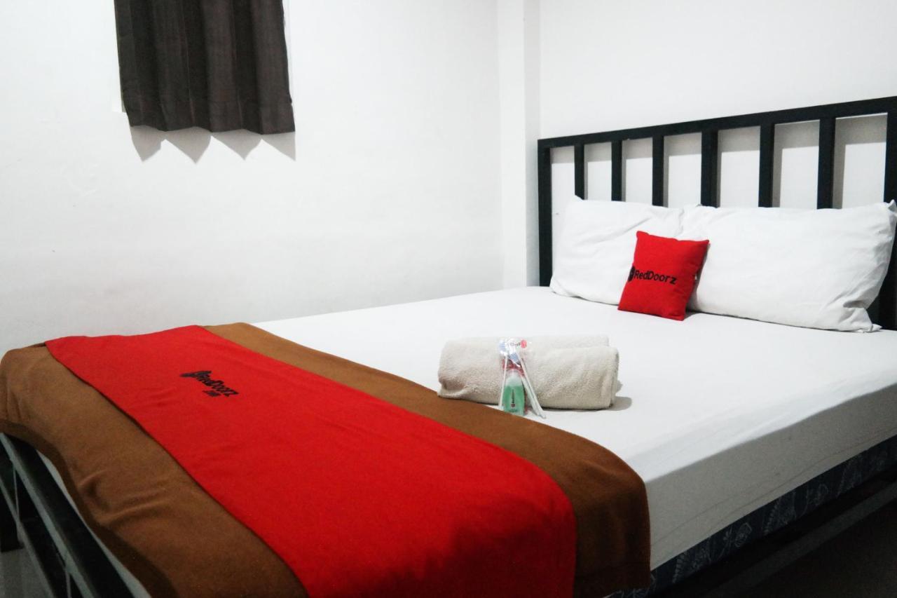 Reddoorz At Jalan Somba Opu Losari Макасар Екстериор снимка