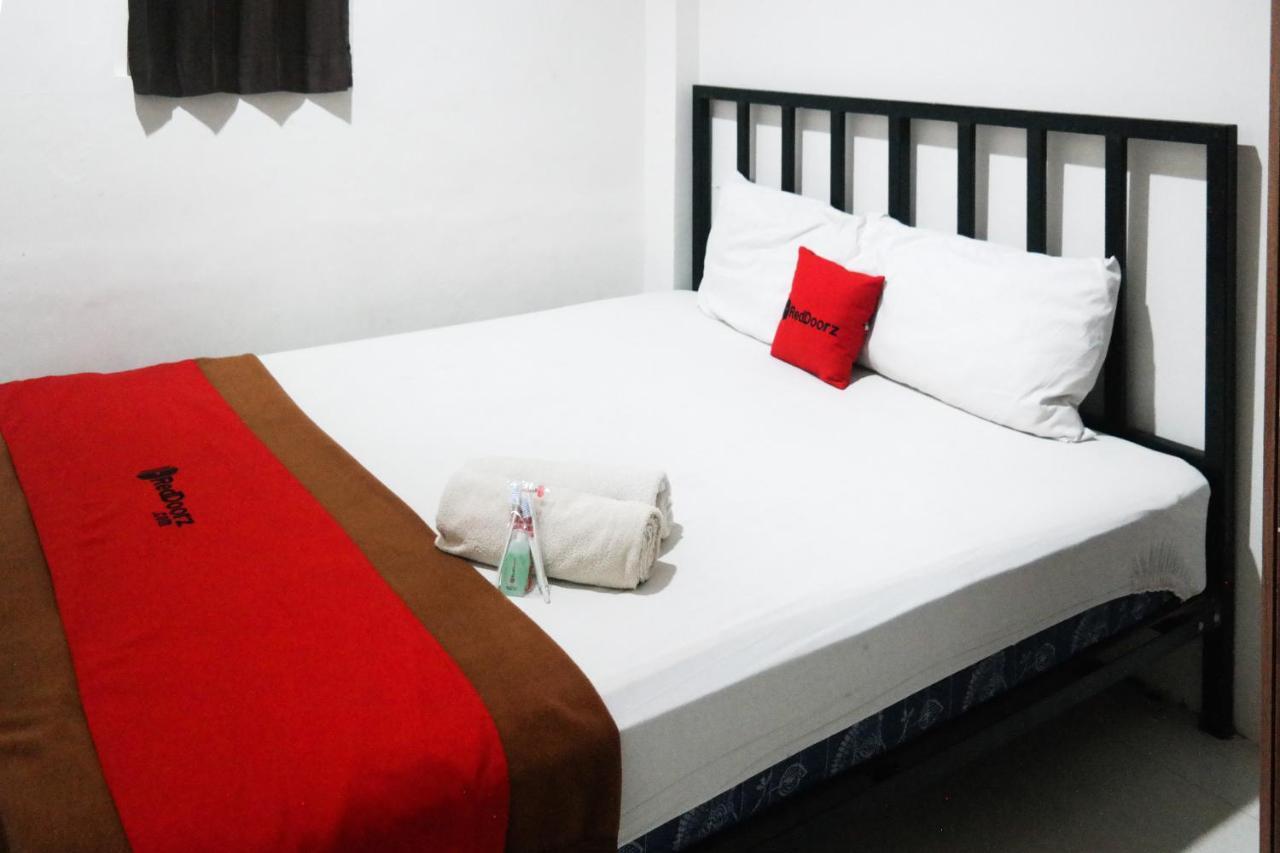 Reddoorz At Jalan Somba Opu Losari Макасар Екстериор снимка