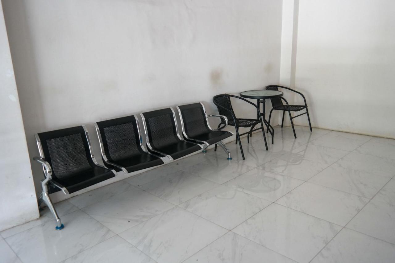 Reddoorz At Jalan Somba Opu Losari Макасар Екстериор снимка