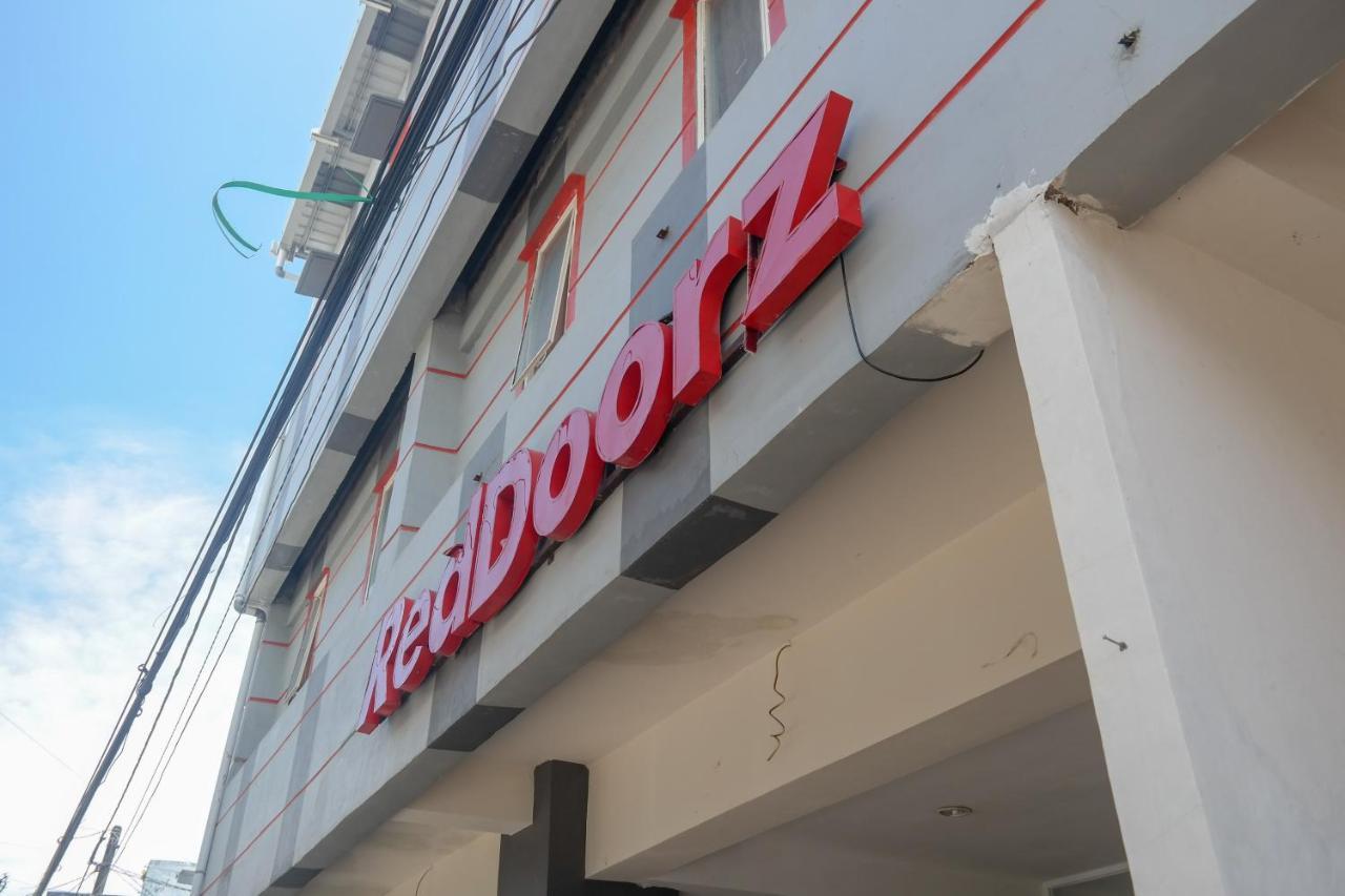Reddoorz At Jalan Somba Opu Losari Макасар Екстериор снимка