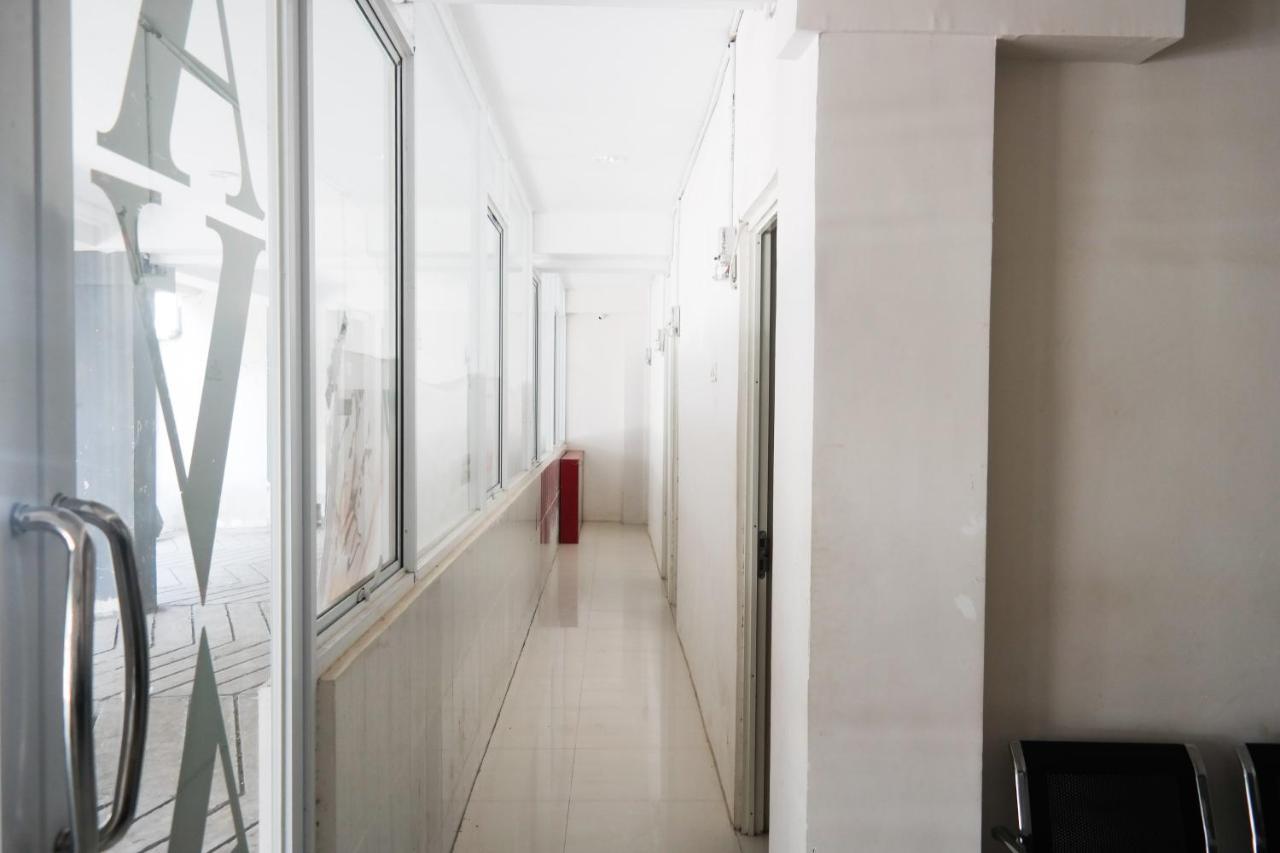 Reddoorz At Jalan Somba Opu Losari Макасар Екстериор снимка
